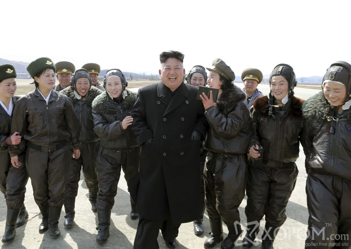 Хаа явсан газраа хүүхнүүдийг хуйлруулж, уйлуулж байдаг Умард Солонгосын залуу удирдагч 4