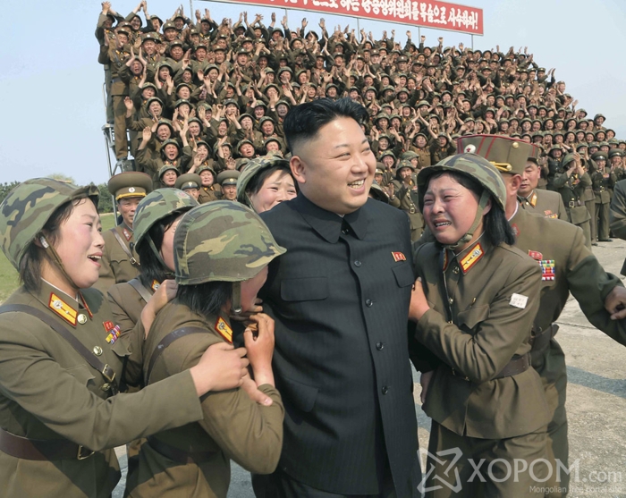 Хаа явсан газраа хүүхнүүдийг хуйлруулж, уйлуулж байдаг Умард Солонгосын залуу удирдагч 5