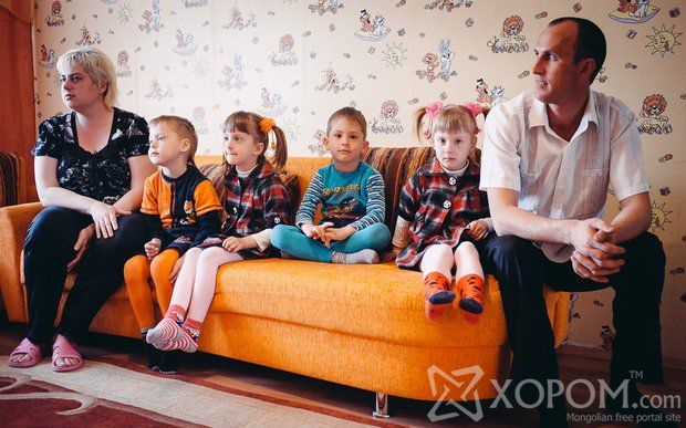 Таван жилийн өмнө нэг зэрэг 4 хүүхэдтэй болсон Беларус гэр бүл 3