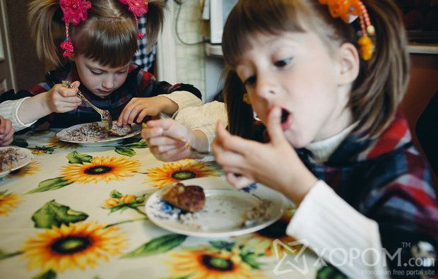 Таван жилийн өмнө нэг зэрэг 4 хүүхэдтэй болсон Беларус гэр бүл 9