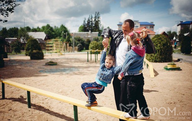 Таван жилийн өмнө нэг зэрэг 4 хүүхэдтэй болсон Беларус гэр бүл 13