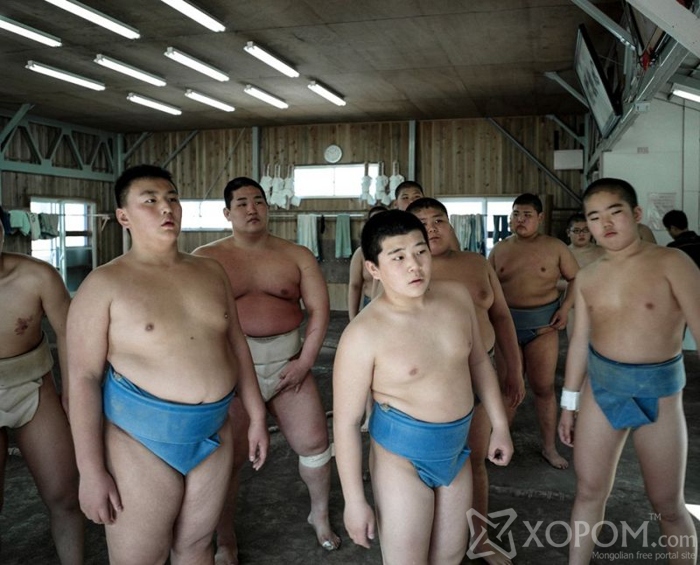 Япон дахь сумогийн сургуулийн залуу сурагчдын амьдрал 7