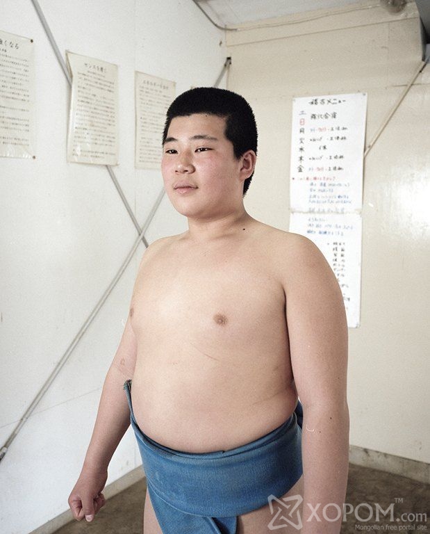 Япон дахь сумогийн сургуулийн залуу сурагчдын амьдрал 18