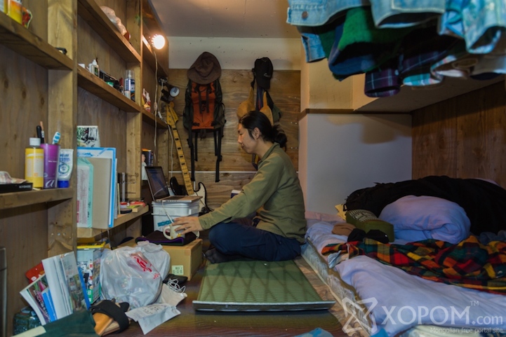 Токиогийн капсулан зочид буудлын давчуу өрөөнд амьдарч буй хүмүүс 6