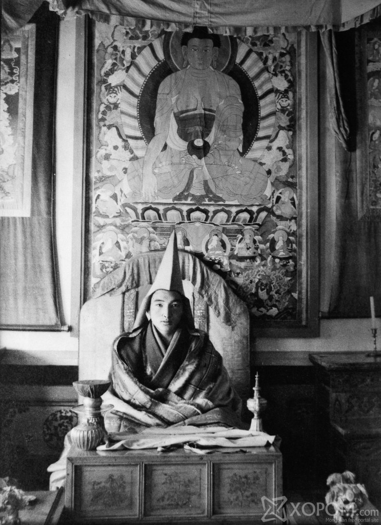 (GERMANY OUT) Dalai Lama, 14. (*06.07.1935-), (eigentlich Tendzin Gyatsho), Geistliches Oberhaupt der Tibeter, China, Friedensnobelpreis 1989, - Portrait, - undatiert, Foto: Bosshard (Photo by Walter Bosshard / ullstein bild via Getty Images)