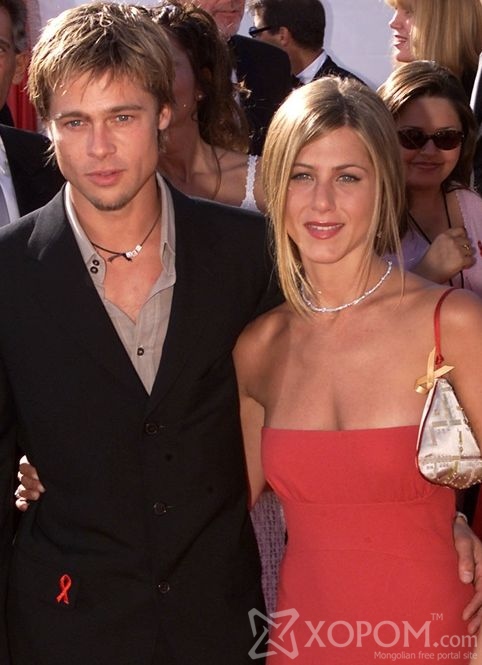 Jennifer Aniston and Brad Pitt arrive at the 52nd Annual Primetime Emmy Awards at the Shrine Auditorium in Los Angeles, 9/10/00.Photo: Kevin Winter/ImageDirect