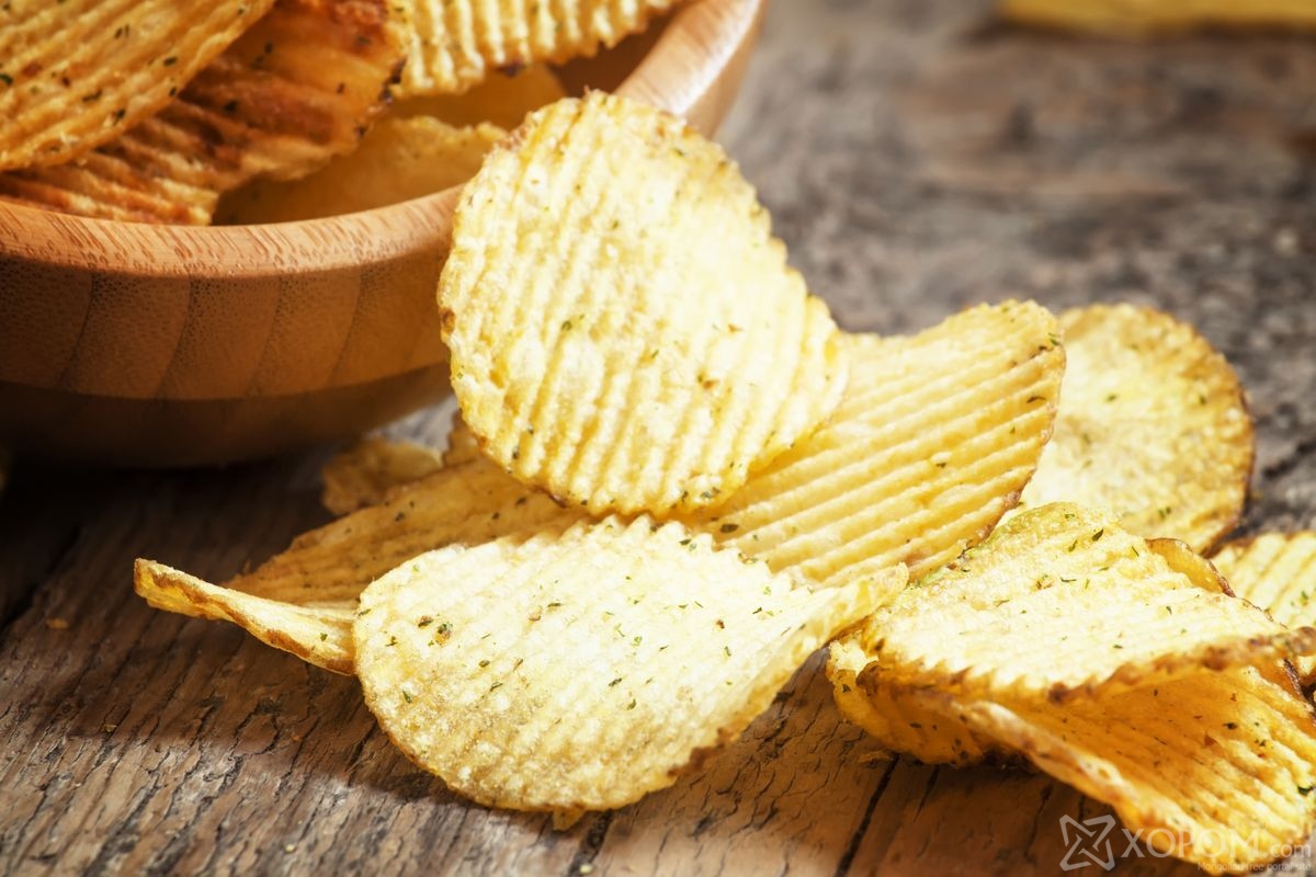 Rippled potato chips in a bowl, selective focus