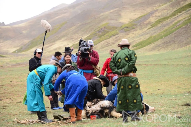 BBC телевизийнхэн Монгол сарлагийн тухай баримтат кино бүтээхээр иржээ 8