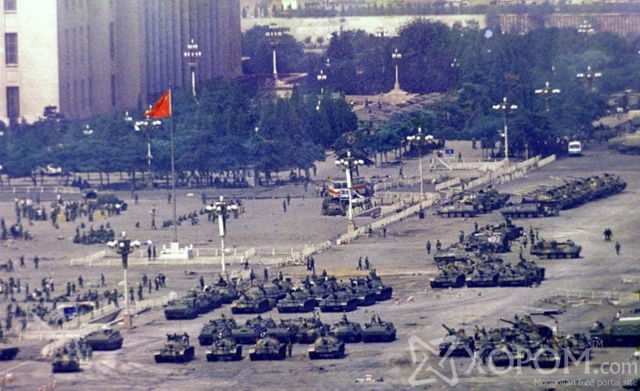 Хятадуудын дэлхийд мартагдахыг хүсдэг Тиананмены талбай дээрх 13 аллагын зураг 13