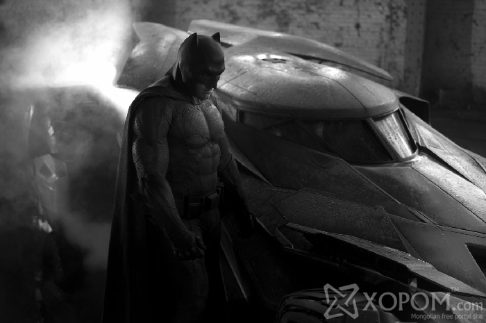 Batman-ы шинэ машины зургийг найруулагч Zack Snyder твиттерт жиргэлээ 2