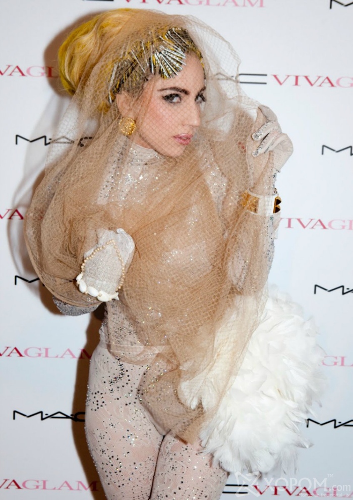 Дуучин Lady Gaga-гийн этгээд хэв маяг, хувцаслалтууд 40