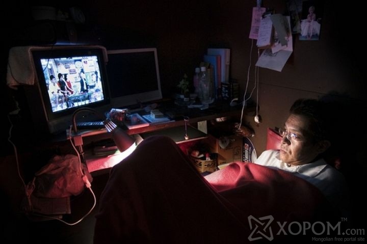 Японы интернэт кафед амьдардаг кибер-орон гэргүйчүүд 3