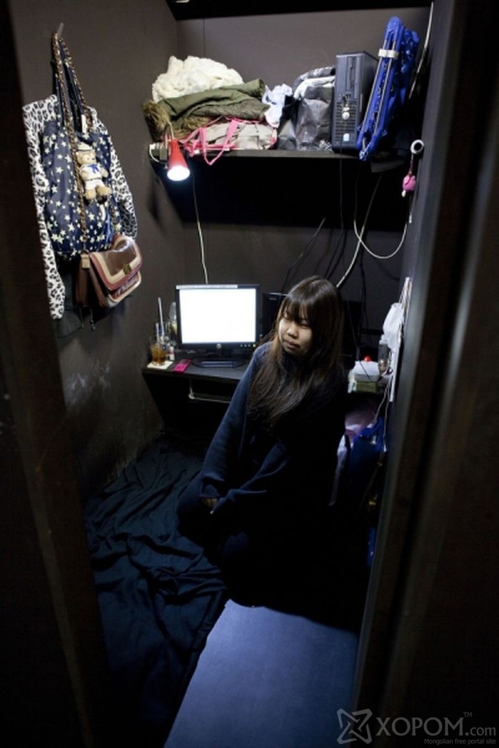 Японы интернэт кафед амьдардаг кибер-орон гэргүйчүүд 14