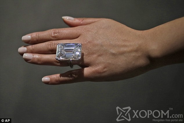 100 каратын алмаз эрдэнэс 3 минутын дотор 22,1 сая ам.доллараар зарагджээ 6