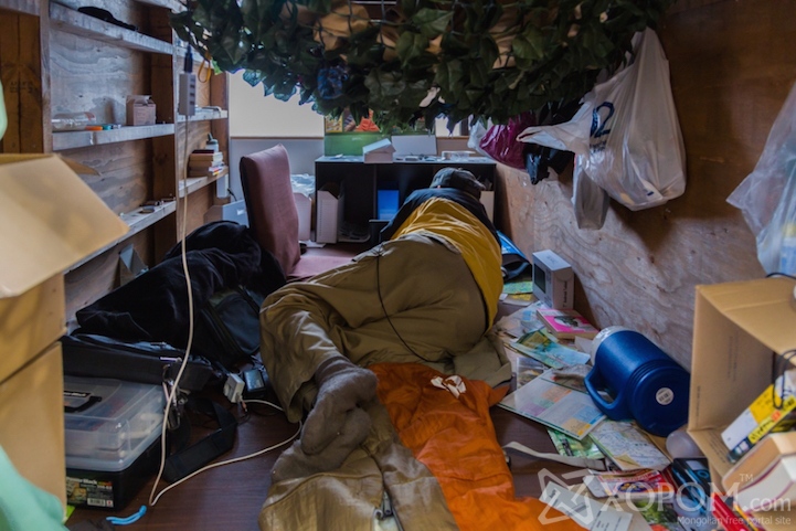Токиогийн капсулан зочид буудлын давчуу өрөөнд амьдарч буй хүмүүс 7