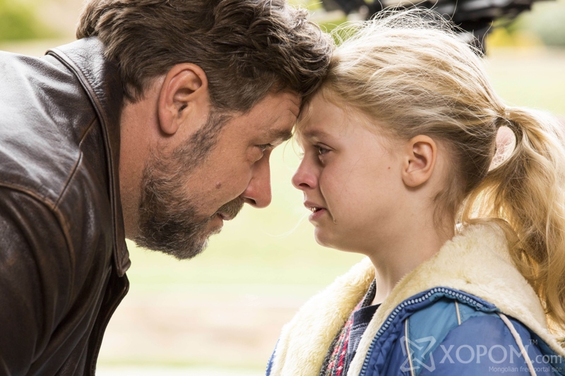 USA. Russell Crowe and Kylie Rogers in the ©Voltage Pictures new film: Fathers and Daughters(2014) Plot: A Pulitzer-winning writer grapples with being a widower and father after a mental breakdown, while, 27 years later, his grown daughter struggles to forge connections of her own Ref:LMK106-49264-050814 Supplied by LMKMEDIA. Editorial Only. Landmark Media is not the copyright owner of these Film or TV stills but provides a service only for recognised Media outlets. pictures@lmkmedia.com