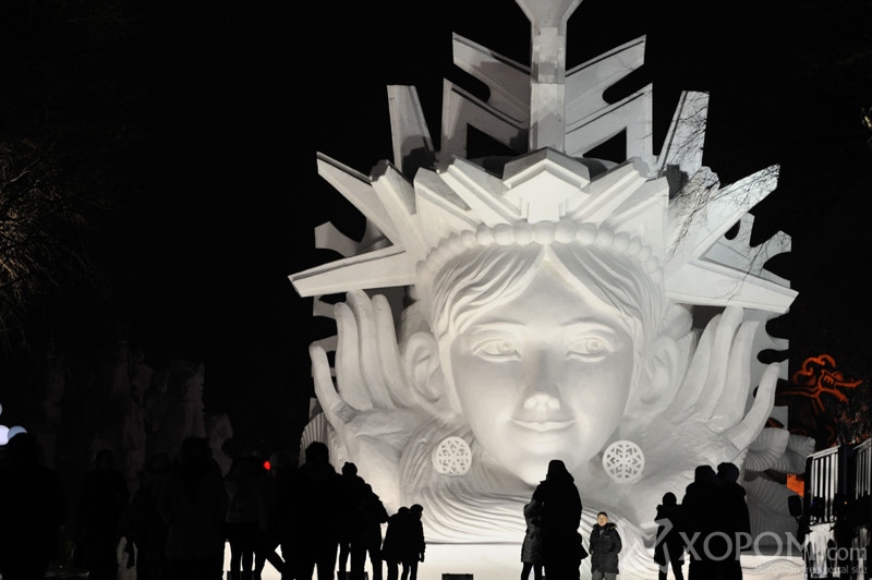 01 Jan 2016, Harbin, Heilongjiang Province, China --- Harbin 1st January 2016 -- People visit the Harbin International Snow Sculpture Art Expo in Sun Island park on January 1, 2015 in Harbin, China. Harbin Ice Sculpture Festival is one of the highlights of the tour, attracts domestic and foreign tourists to visit. -- Night at the Harbin International Snow Sculpture Art Expo in Sun Island park in Harbin, China. Harbin Ice Sculpture Festival is one of the highlights of the tour, attracts domestic and foreign tourists to visit. --- Image by © Tao Zhang/Demotix/Corbis