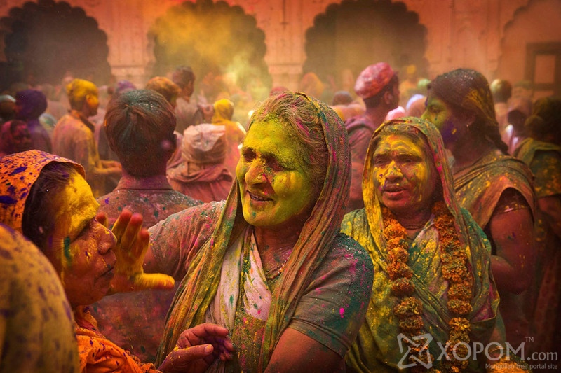 Энэтхэгийн хаврын өнгөлөг баяр болох Холи баярын зургууд 16