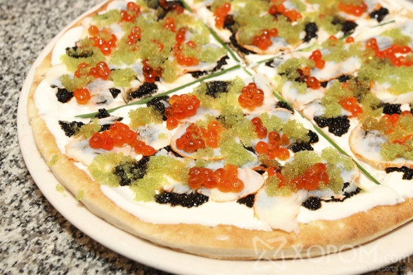 Image #: 18318176 ***EXCLUSIVE*** NEW YORK - JUNE 13: The $1000 (¬£795) Bellisima Pizza at Gino's Restaurant on June 13, 2012 in New York City. It might sound fishy ‚Ä∂ but this luxurious caviar pizza really does cost $1,000. The extravagant Italian pie is the creation of New York restauranteur Nino Selimaj, owner of Nino's Belissima in Manhattan. Most of the price-tag comes in the hefty serving of caviar which tops the pizza, which in itself costs $820. Laurentiu Garofeanu/Barcroft Media /Landov