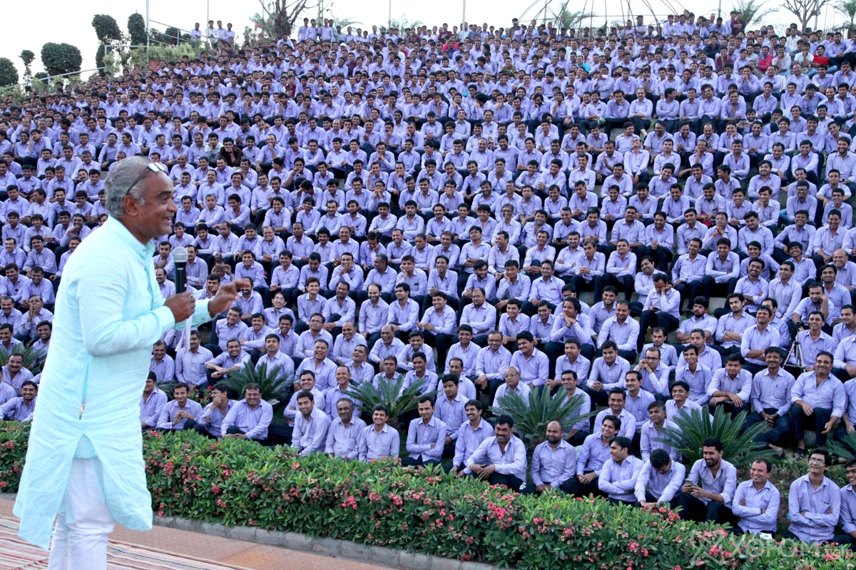 PIC FROM CATERS NEWS - (PICTURED: Savjibhai Dholakia speaks to his employees .) - An altruistic boss generosity for doling out expensive gifts to his staff has taken everyone by surprise in India. Savjibhai Dholakia, 54, has rewarded at least 1,665 of his hardworking employees with cars, apartments and money as a Diwali gift. Diwali, also known as the festival of lights, is the biggest Hindu festival celebrated in autumn every year. SEE CATERS COPY.