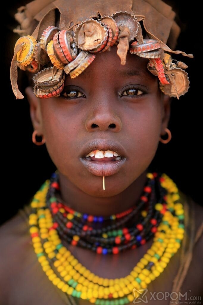 Tribe girl. Украшения африканских женщин. Африканские девушки. Африканки в украшениях. Африканские племена.